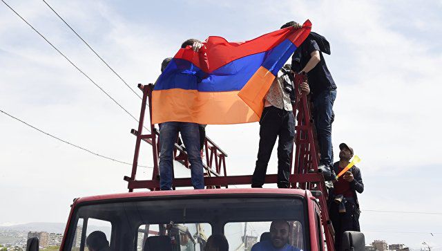 Саргсян заявил, что не хочет применять к протестующим меры принуждения. Фото: Sputnik