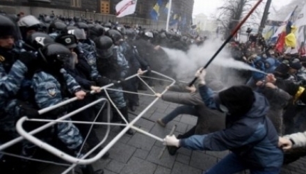 Sute de ucraineni au blocat în această dimineață, unul dintre cele mai importante puncte de trecere de la frontiera cu Polonia, Korceva –Krakoveț.