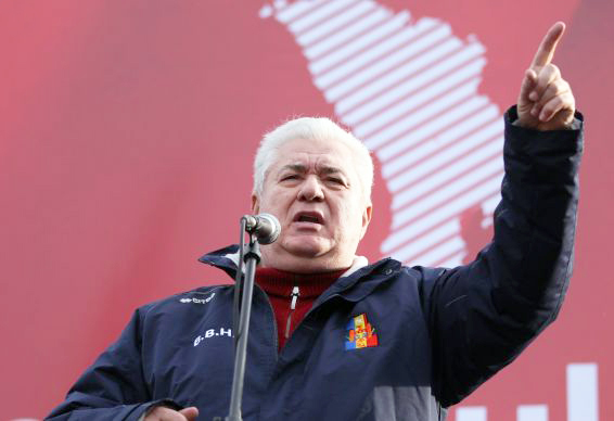"Часть решений в ПКРМ принимает депутат Марк Ткачук, а не лидер формации Владимир Воронин". Фото: adevarul.ro