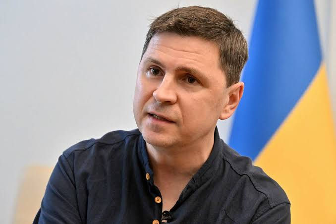 Подоляк: "Уклонисты" не должны комфортно чувствовать себя в обществе.