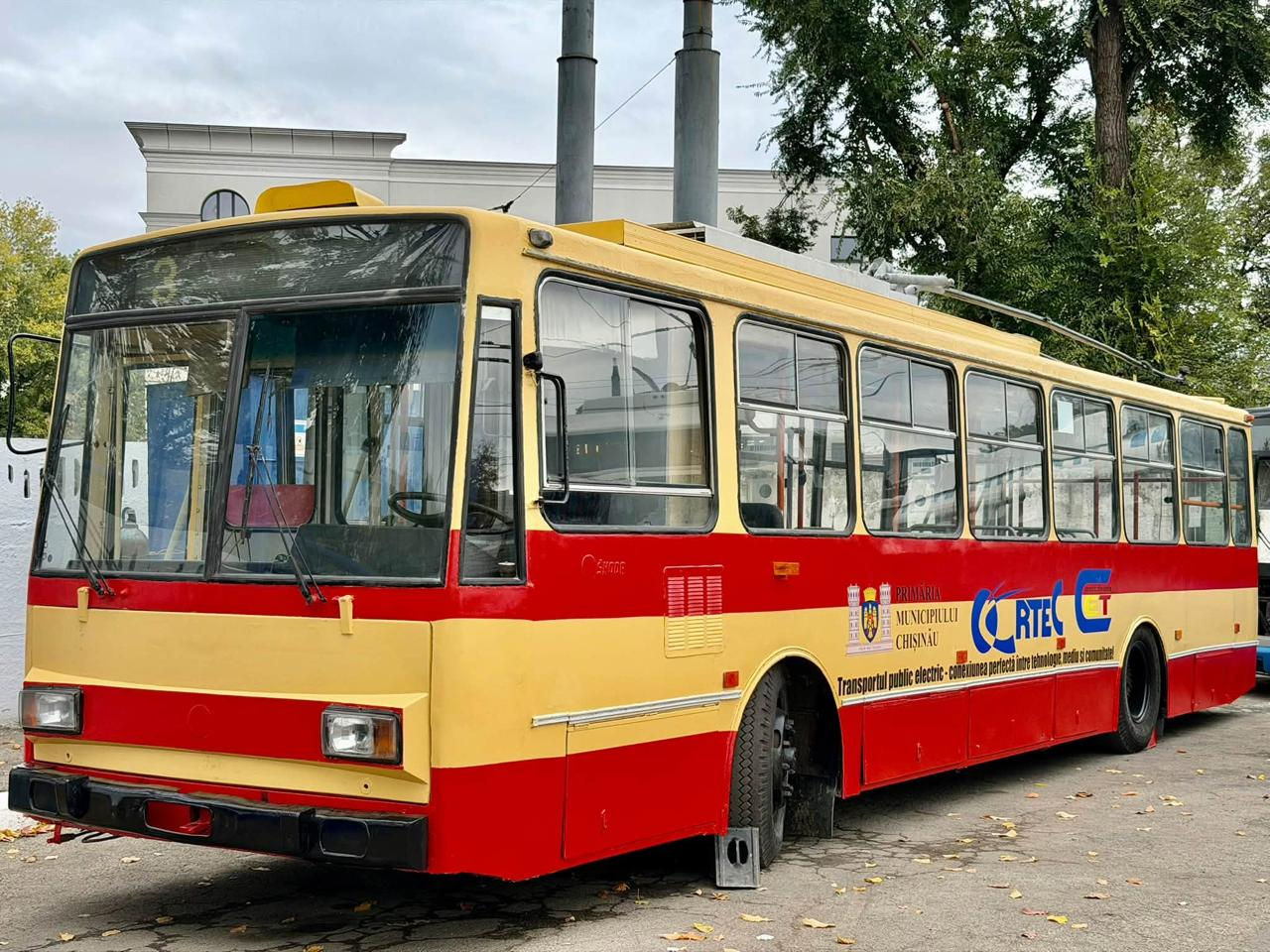 Троллейбус 2001 года выпуска передали Центру передового опыта в области транспорта в Кишинёве.