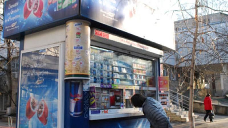В киосках у школ и больниц продолжают тайно продавать сигареты.