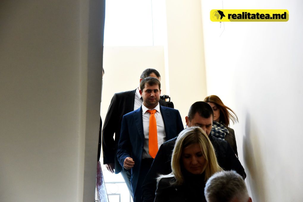 По словам правозащитника, все стороны судебного процесса присутствовали, а перерыв был назначен, чтобы обеспечить присутствие свидетелей. Фото: realitatea.md.
