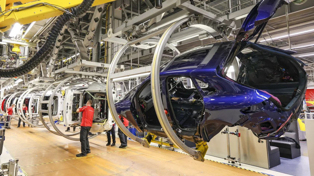 Украинские производители электропроводки для BMW и Porsche работают на полную мощность.