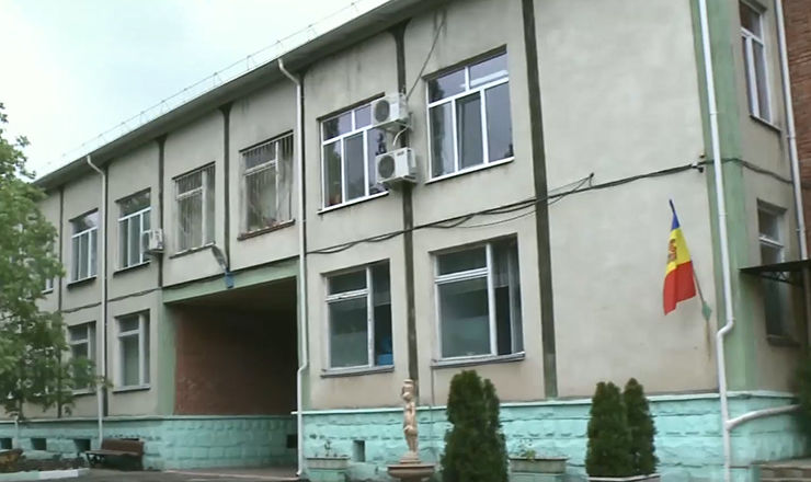 Руководство скандального детсада "Lăstăraş" ушло на больничный на три месяца.