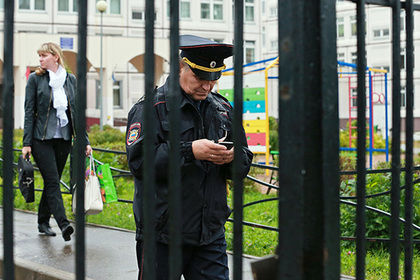 В Москве из-за анонимных звонков об угрозах взрывов эвакуируют 16 школ. 