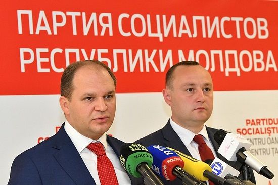 Вице-спикер парламента РМ Ион Чебан и глава парламентской фракции социалистов Влад Батрынча.