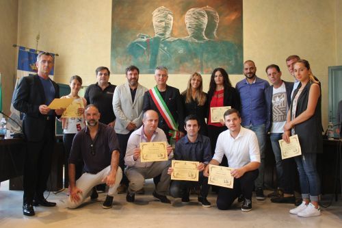 Trei români şi doi moldoveni, declaraţi oficial cetăţeni-model în Italia. 