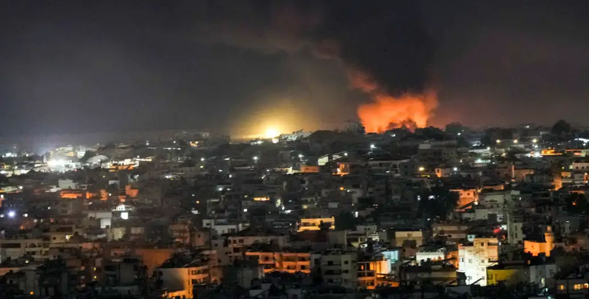 Aviația israeliană a efectuat atacuri asupra suburbiilor din Beirut.