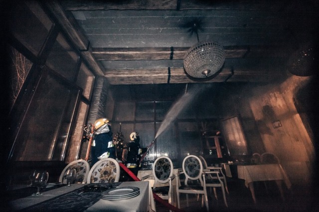 Rămăşiţele rămase din restaurantul cuprins de flăcări . Foto: dse.md