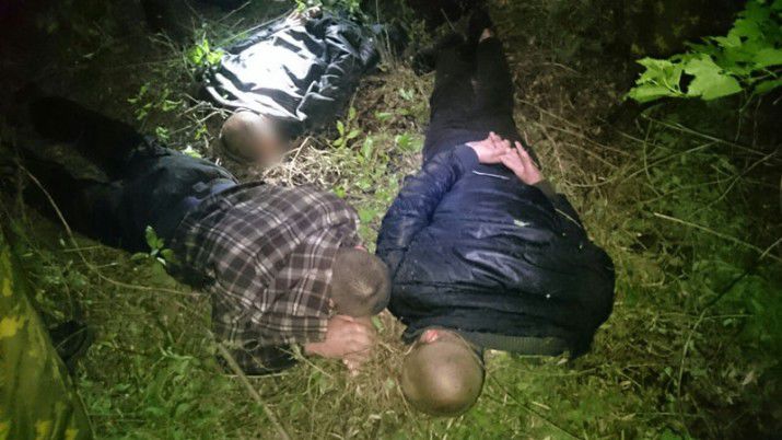 Группа из 10 человек была обнаружена в районе Унген при попытке переправки сигарет через реку Прут.