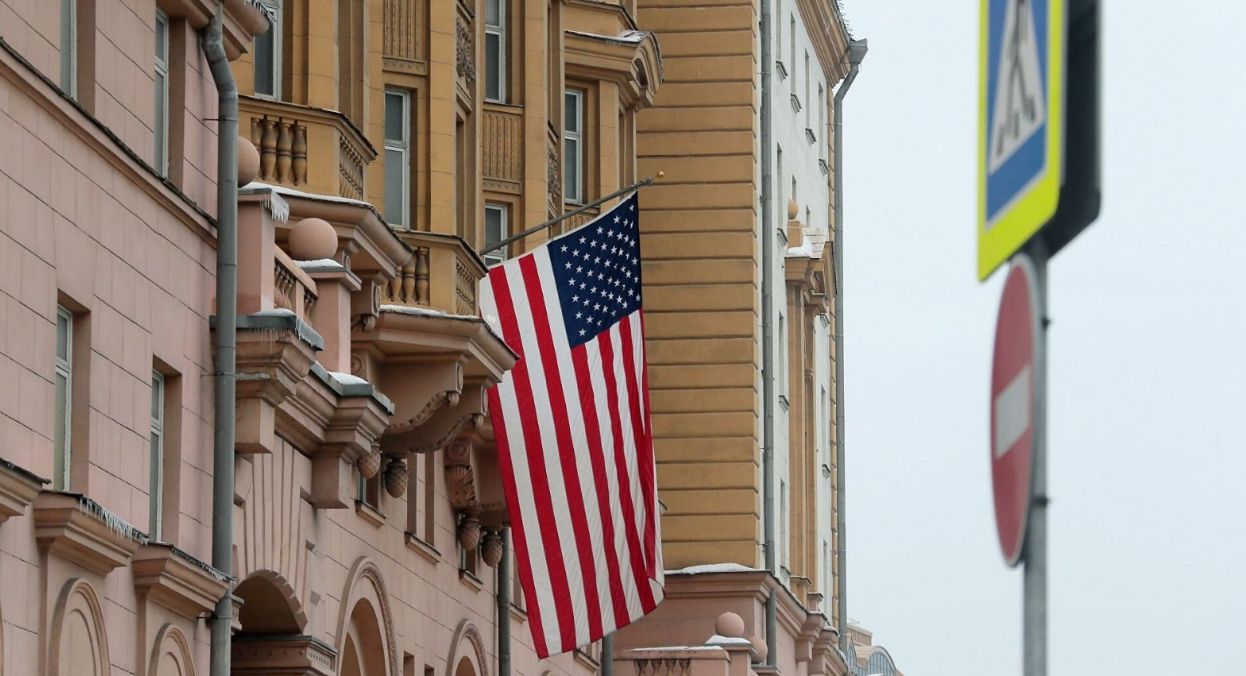 Госдеп США отнес россиян к «бездомным национальностям» при выдаче виз.