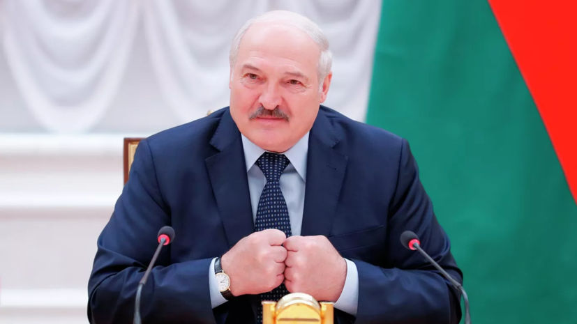 Лукашенко заявил, что в Украине зреет конфликт между военными и президентом.