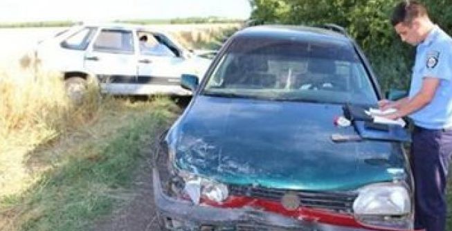 Un microbuz cu marfă de contrabandă a lovit frontal un automobil al Gărzii Naţionale din Ucraina. Foto: moldova.org