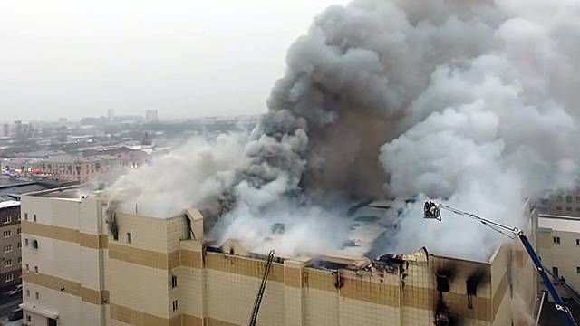 "Мы горим, прощайте!": очевидцы рассказывают о трагедии ТЦ в Кемерове.