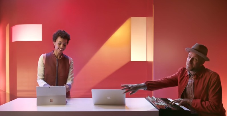 Microsoft посчитала MacBook Air бесполезнее шляпы для кошки.