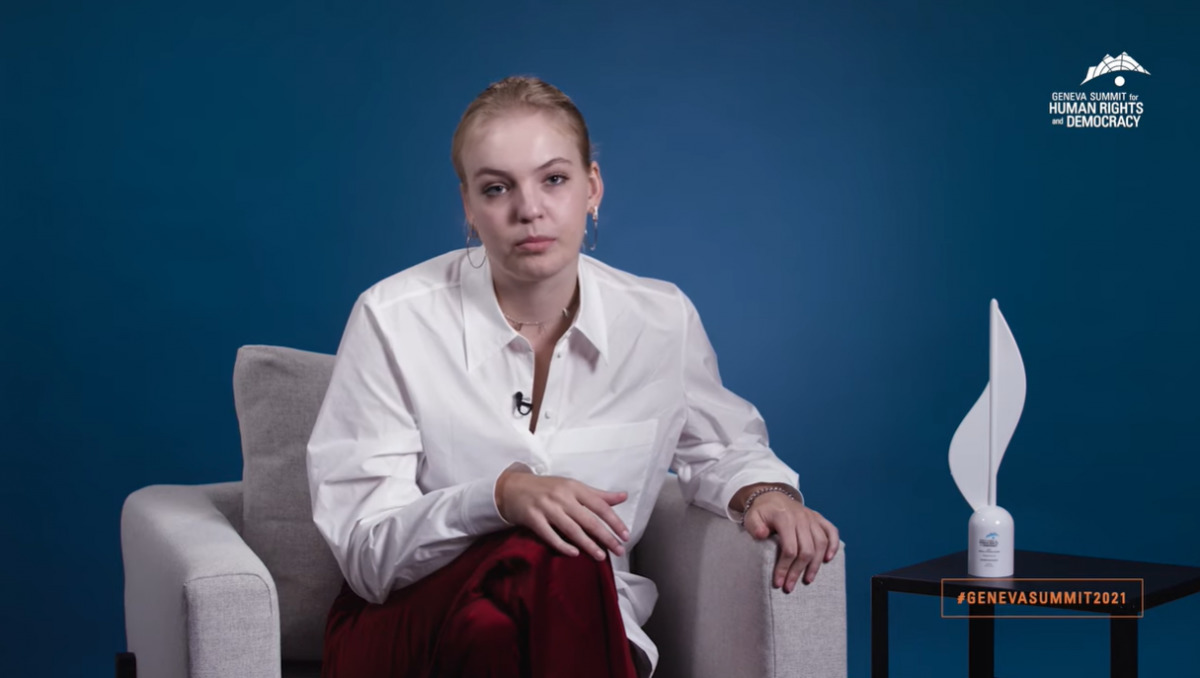 Дочь Алексея Навального получила за него премию мужества в Женеве.