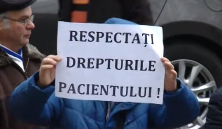 В поисках справедливости Дончев устроил акцию протеста у Министерства здравоохранения.