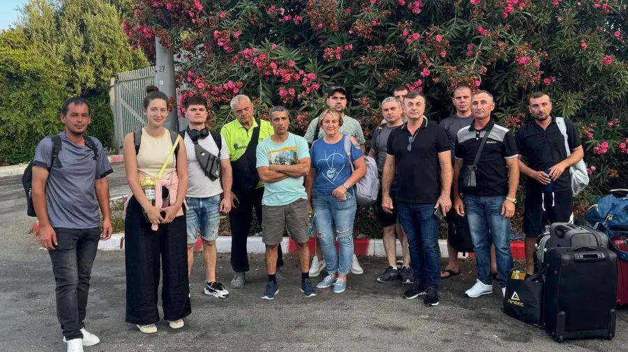 Un grup de 12 moldoveni, evacuat din Israel prin Egipt.
