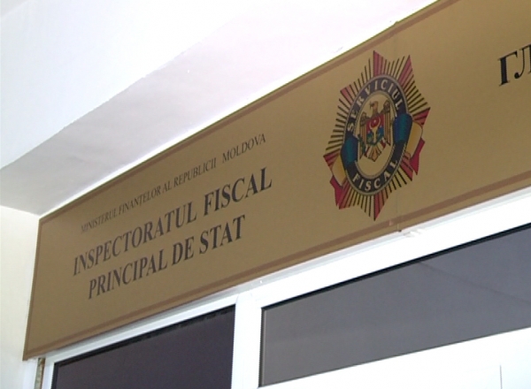 Centrul National Anticoruptie afirma ca cel putin un angajat al Fiscului ar fi primit sute de mii de dolari mita.