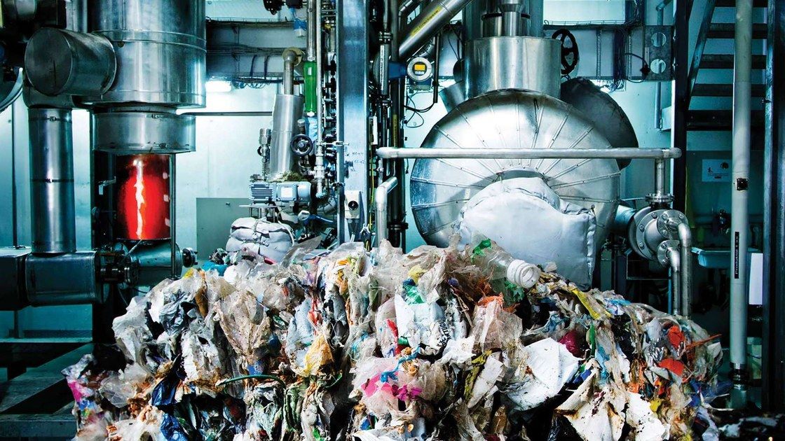 Agenţii economici ar putea fi obligaţi să ardă deşeurile nereciclabile. 