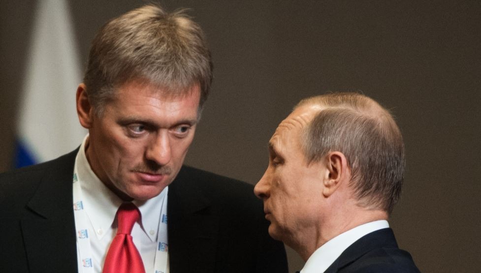 Пресс-секретарь главы российского государства Дмитрий Песков и Владимир Путин.