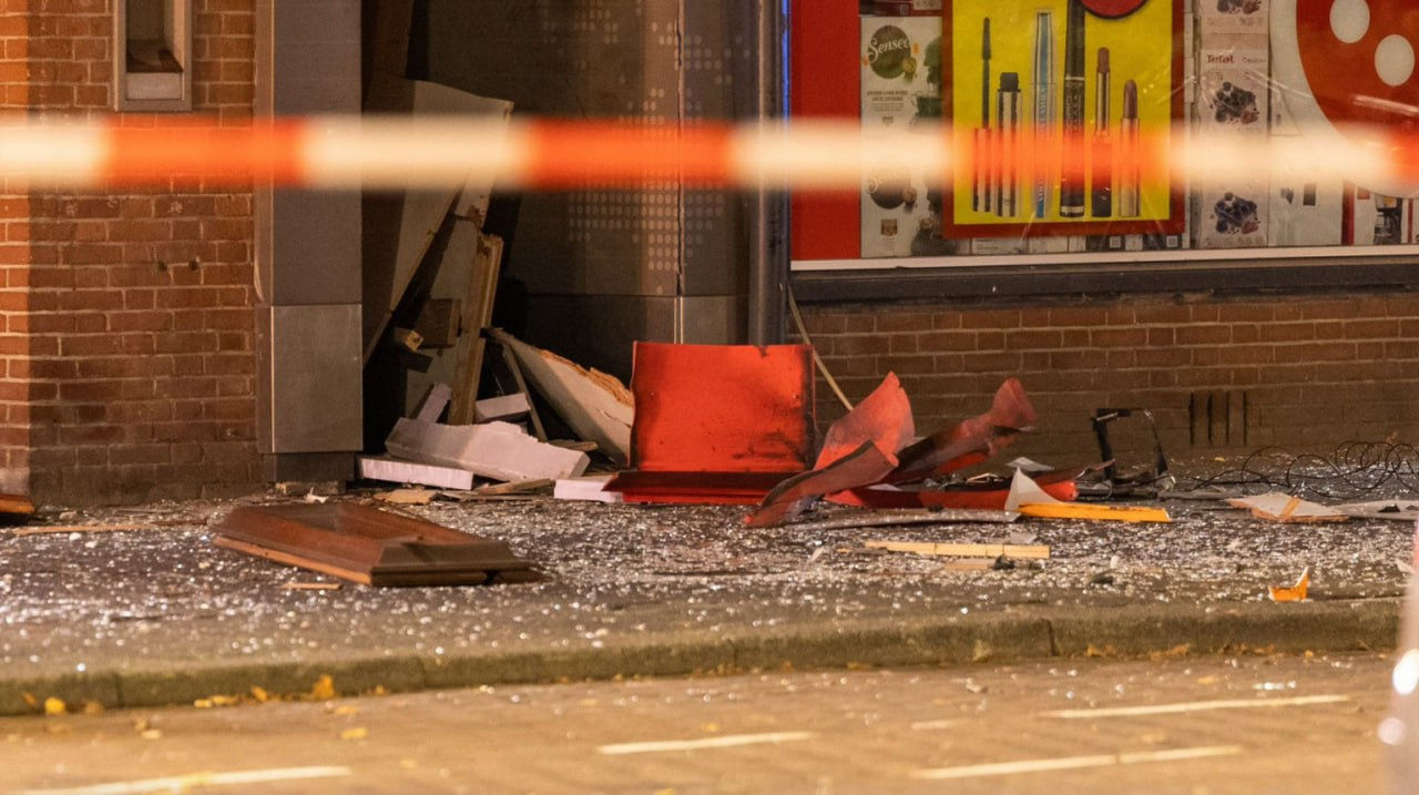 Un bancomat a explodat în Amsterdam: 14 locuințe au fost afectate.