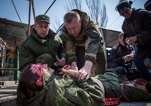 Журналист телеканала «Звезда» Андрей Лунев подорвался на растяжке в Донбассе.