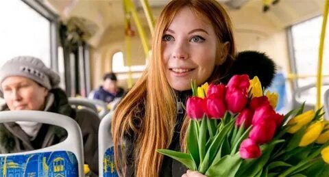 Эксперты: 8 Марта - праздник и борьба женщин за надежное пространство.
