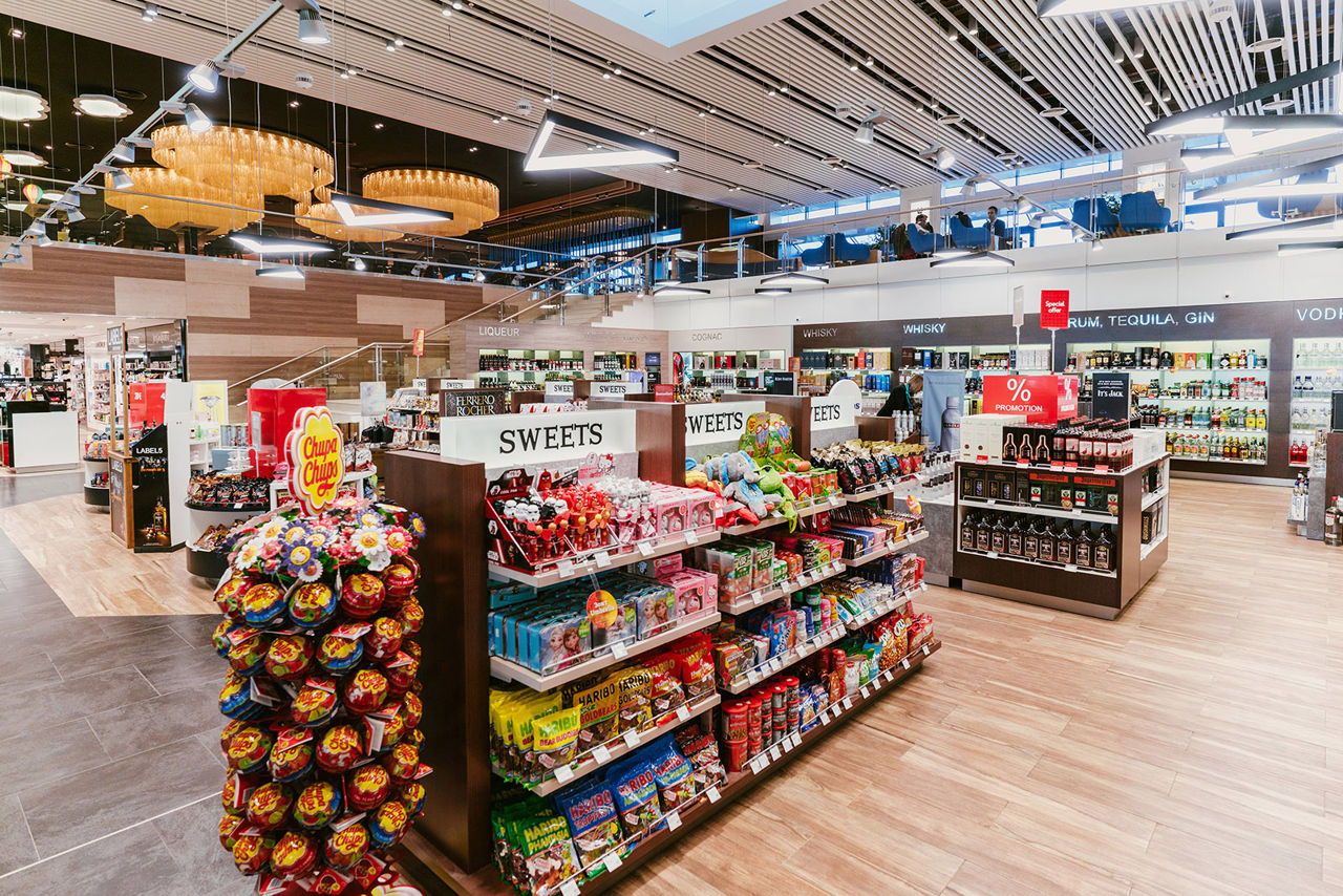 За «юридической акробатикой» с duty-free может стоять фирма банкира из России.