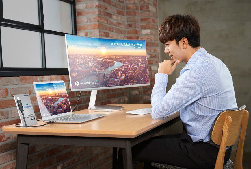 Его можно подключить источнику изображения с помощью единого кабеля Thunderbolt 3.