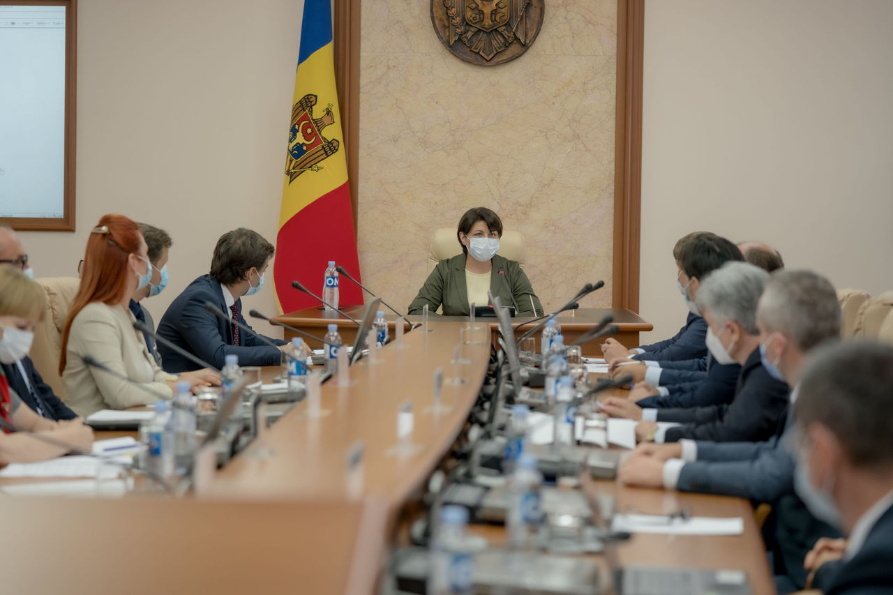Власти опровергли информацию о грядущих перестановках в правительстве.