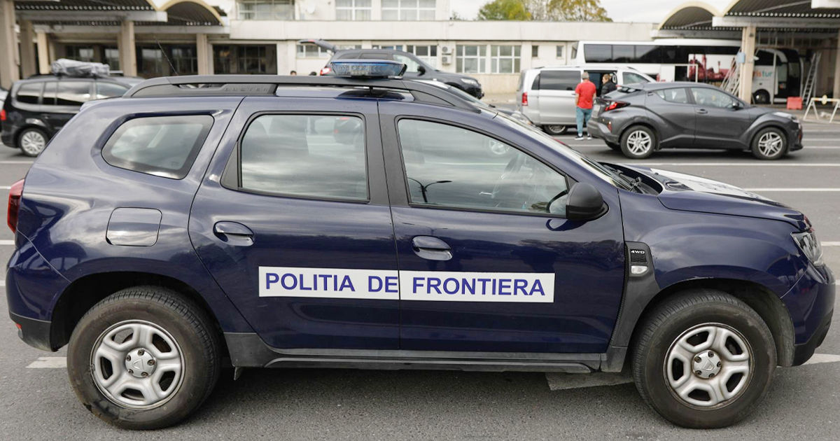 Doi cetățeni moldoveni, reținuți în România pentru transportarea ilegală a migranților din Palestina.