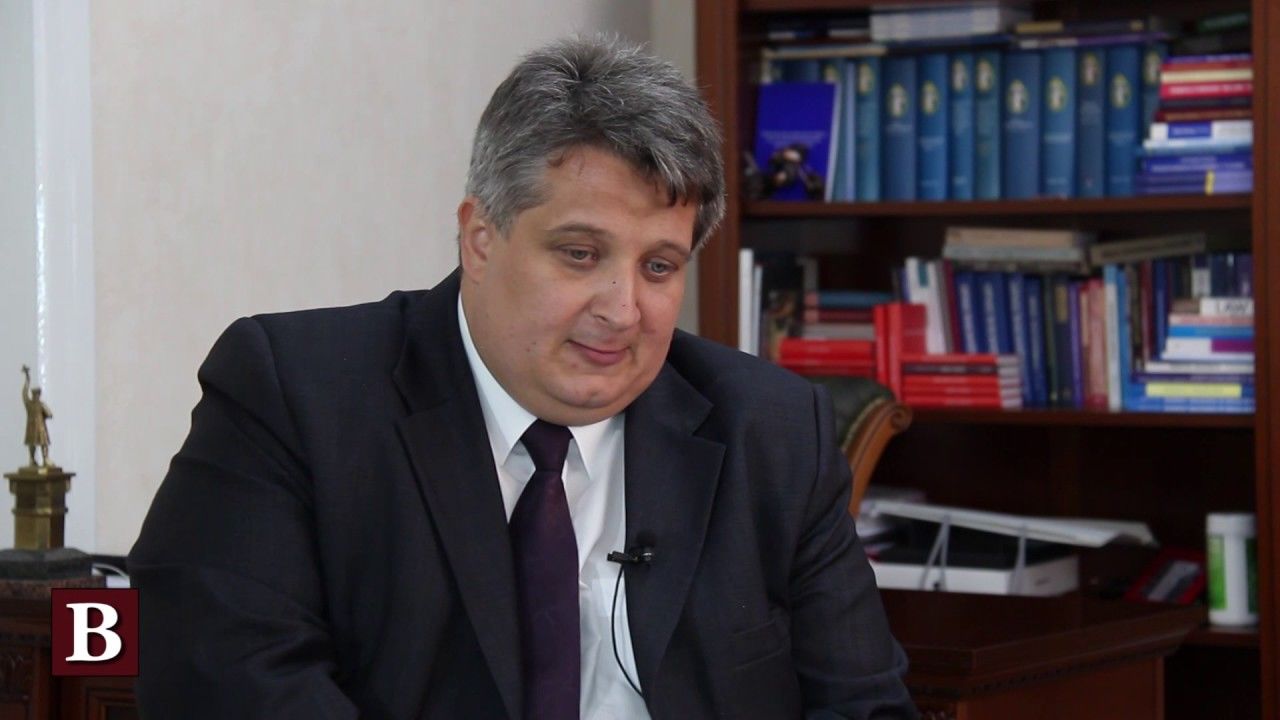 Адвокат Владимира Плахотнюка Влад Рошка.