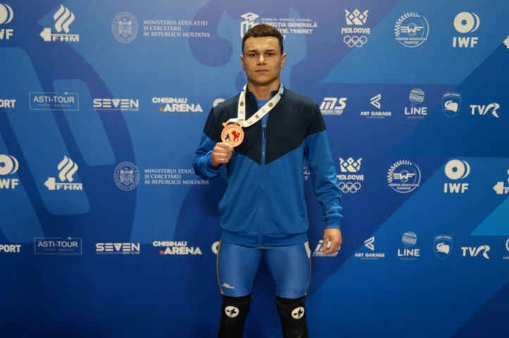 Halterofilul moldovean Ion Badanev a cucerit medalia de bronz la Campionatul European de Haltere.