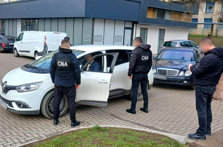 Адвокат из Бельц задержан с поличным при получении 70 тысяч леев.