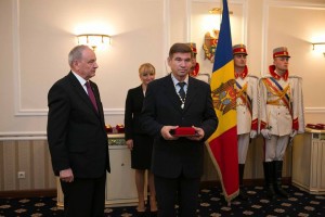 Un fost deputat, semnatar al Declarației de Independență, Mihail Druță, a fost decorat astăzi cu „Ordinul Republicii”.