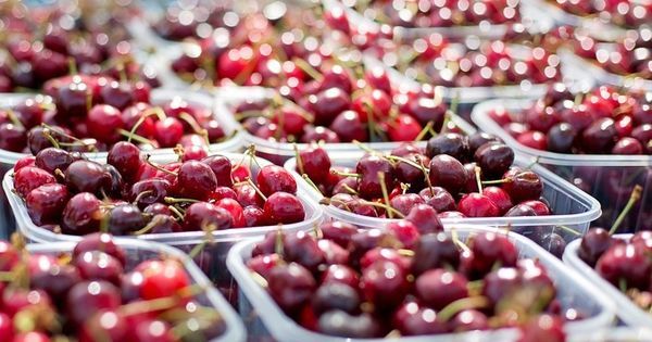 В преддверии сезона черешни она продается по 270 леев за килограмм.