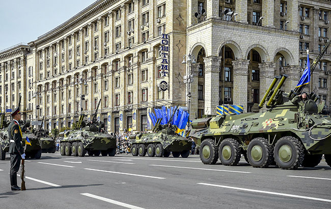 Впервые в украинском военном параде приняли участие военные девяти государств-членов НАТО.