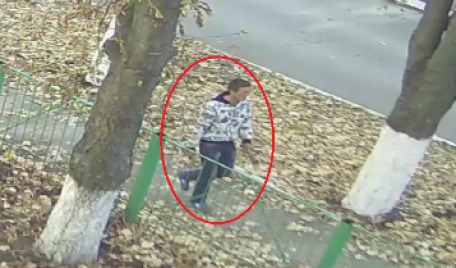 A forţat uşa bisericii şi a furat bani şi bunuri în valoare de peste 22.000 de lei. Poliţia solicită ajutorul cetăţenilor pentru a identifica persoana care a comis jaful.