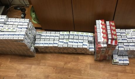 Prinşi la frontieră cu ţigări de contrabandă. Foto: customs.gov.md
