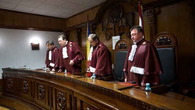 Согласно избирательному кодексу, «республиканский референдум нельзя проводить за и через 60 дней после парламентских выборов».