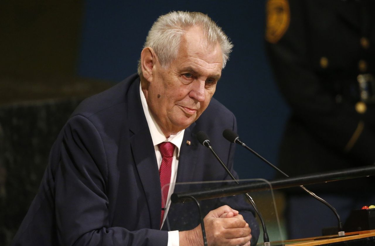 Президент Чехии отказался извиняться перед Украиной за слова о Крыме.