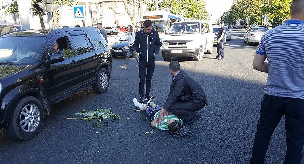 Un copil, la spital, după ce a fost spulberat pe o trecere de pietoni. Foto: rtr.md