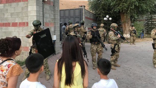 Спецназ не смог взять дом штурмом с двух попыток. 