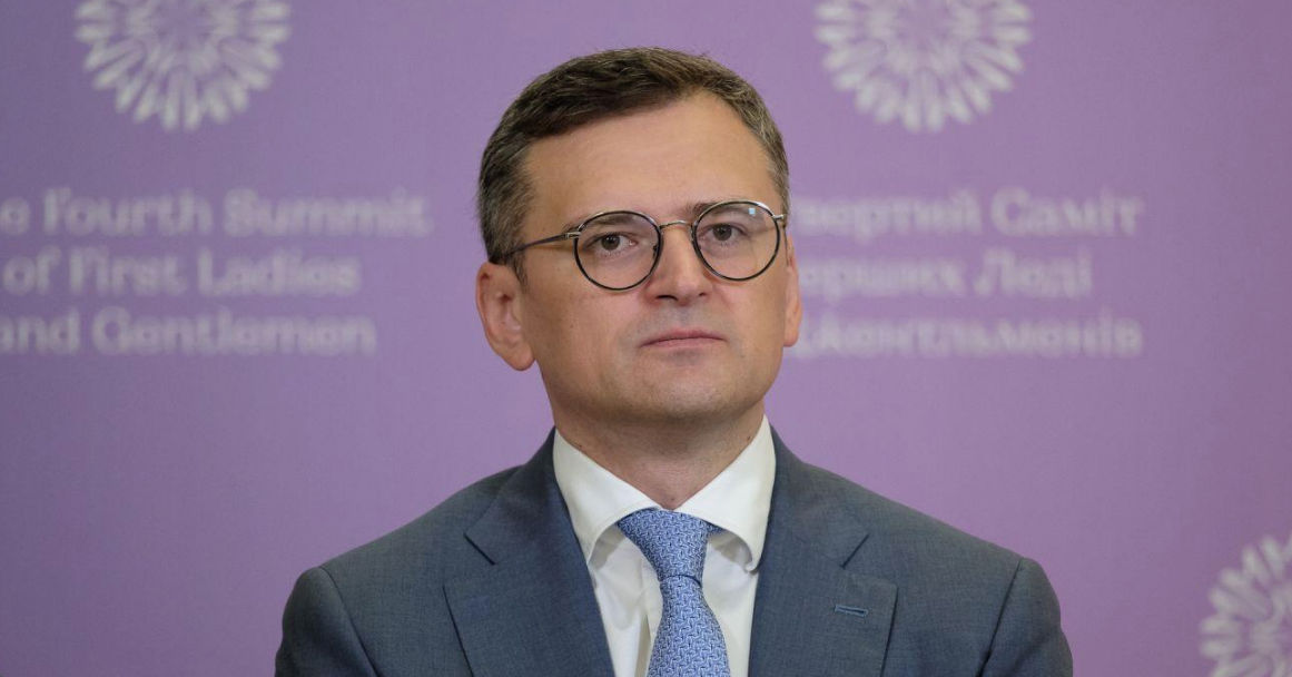 Кулеба: Украина работает над разрешением США бить по аэродромам на территории РФ.