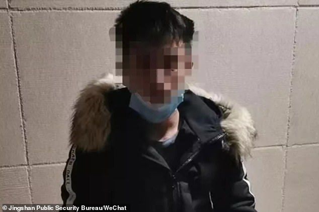 Китаянка отпугнула насильника, притворившись больной коронавирусом.