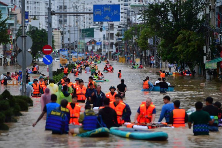 Peste 1.100 de persoane au murit în urma inundațiilor masive din Asia de Sud-Est.