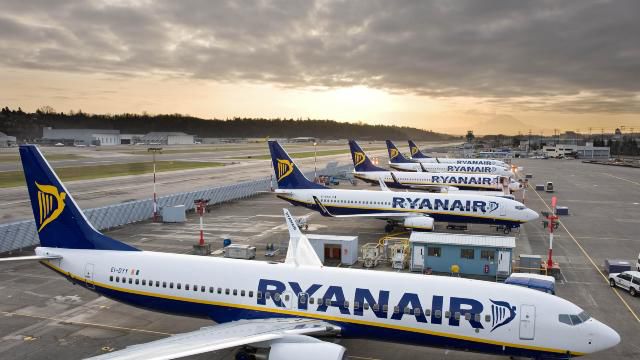 Piloții Ryanair refuză bonusul de 12.000 de euro oferit de companie.