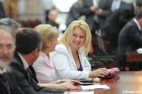 Первенство по числу кандидатов прекрасного пола  принадлежит  ЛДПМ - 37 женщин.